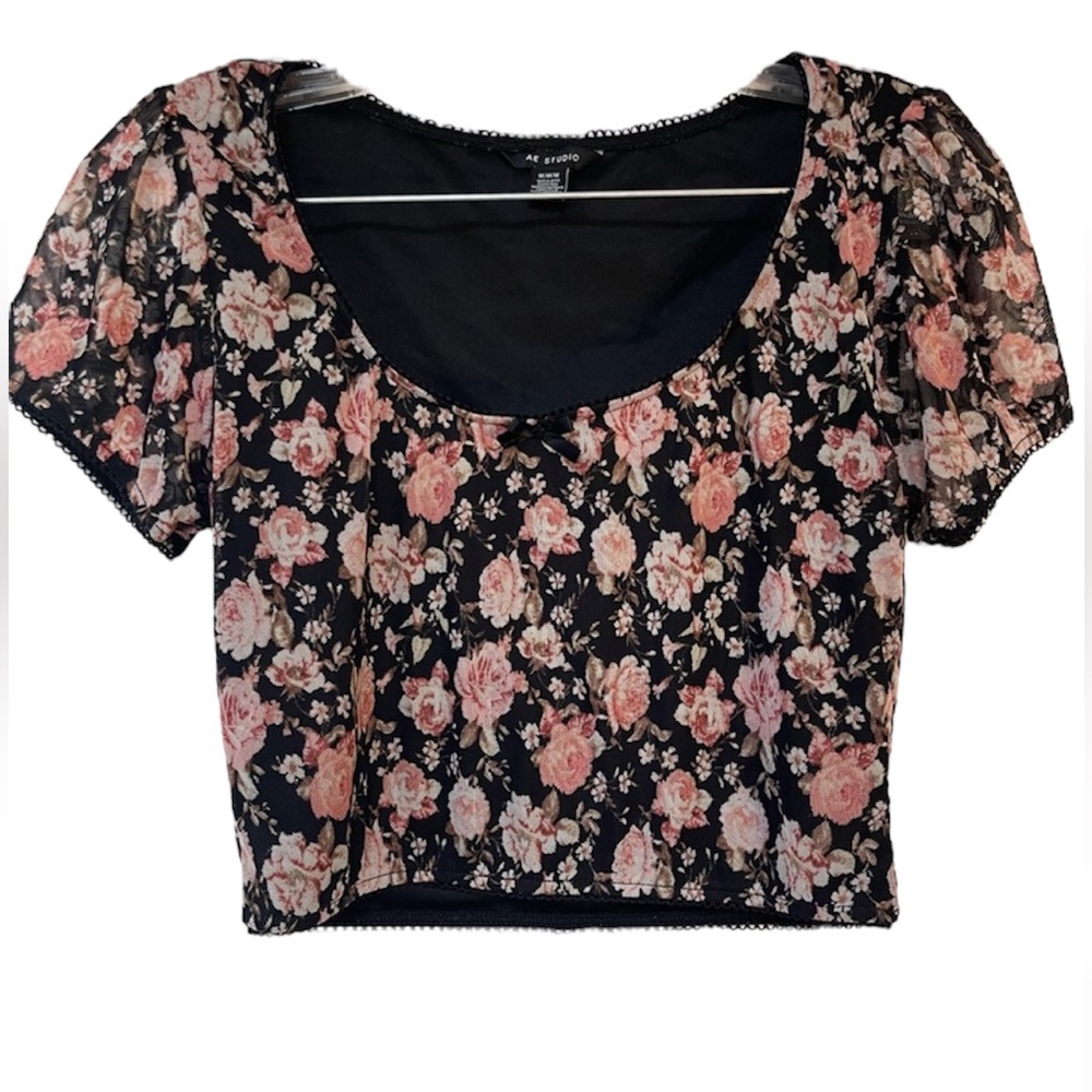 American Eagle Crop Top Short Sleeve Black with Pink Roses